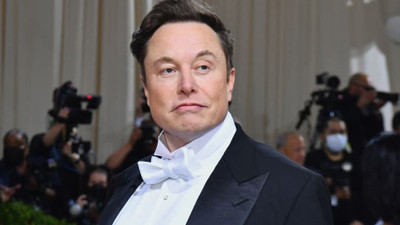 Elon Musk kendisiyle tartışan profesörün hesabını askıya aldı