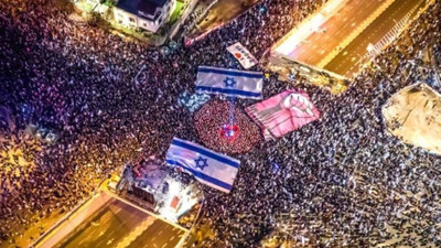 İsrail'de binlerce kişi sokaklara dökdüldü: Bakan görevden alındı, New York Büyükelçisi istifa etti