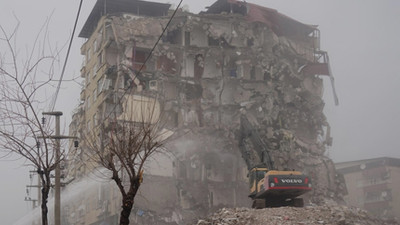 Acil yıkılması gereken binalar yıkılmadı: Hırsızlar dadandı