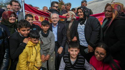 Kılıçdaroğlu'na 'cumhurbaşkanım' diye seslenen depremzede çocuk: Ders çalışmamız için bir şeyler getirebilir misiniz?