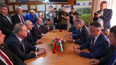 Kılıçdaroğlu, Bulgaristan'da Kırcaali Belediyesi'ni ziyaret etti