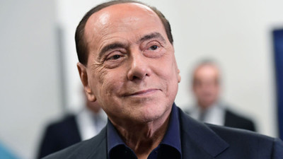 İtalya'nın eski başbakanı Berlusconi bir kez daha hastaneye kaldırıldı