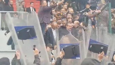 Hopaspor taraftarları AKP'li Çelik'i protesto etti