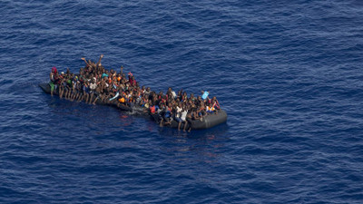 Atlantik Okyanusu'nda göçmen teknesi battı