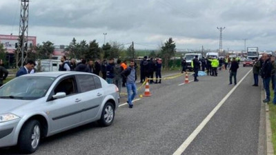 Diyarbakır'da feci kaza: 3 karayolu personeli hayatını kaybetti