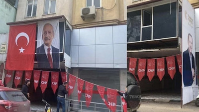 AKP’liler, CHP seçim bürosunu Erdoğan posteri ile gizlemek istedi