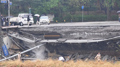 Güney Kore'de feci olay: Nehir üzerindeki köprü çöktü, 1 ölü