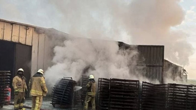 Silivri'de mangal kömürü üretim tesisinde yangın