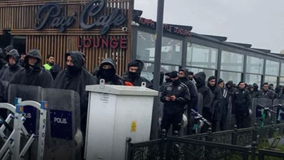 Üsküdar'da kaçak kafe yıkımına bakanlık koruması: İBB'ye polis engeli