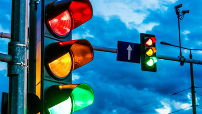 Trafik lambalarına turuncu ışık eklendi