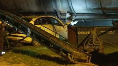 Diyarbakır'da otomobil trene çarptı: 3 yaralı