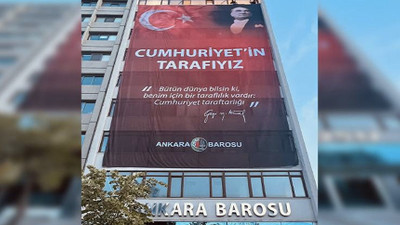 Ankara Barosu binasına 'Cumhuriyet'in tarafıyız' yazılı pankart asıldı