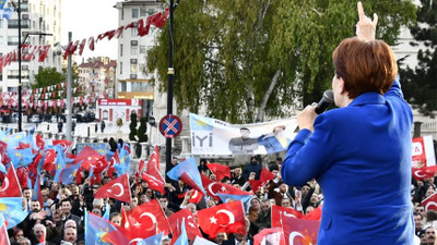 Meral Akşener, Sivas mitingine bozkurt işareti yaparak çıktı