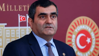 CHP'li Özgür Özel, Şanlıurfa'da sandık görevlisi olan İstanbul Milletvekili Ali Şeker'in darp edildiğini duyurdu