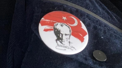 Atatürk ve Türk Bayrağı rozetine tutanak tutuldu: Tam bir garabet