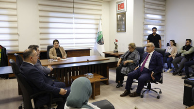 Bakan Derya Yanık, Osmaniye Baro Başkanı'nın makam koltuğuna oturdu