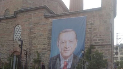 Bursa'da camiye Erdoğan'ın posteri asıldı