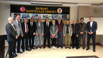 CHP'li Gökan Zeybek, Bayburt’ta gazetecilerle bir araya geldi
