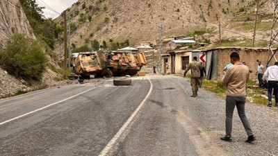 Hakkâri-Van yolunda askeri araç devrildi: 3 yaralı