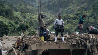 Demokratik Kongo’daki felakette ölen 400 kişinin cesedi çıplak elle çıkarıldı