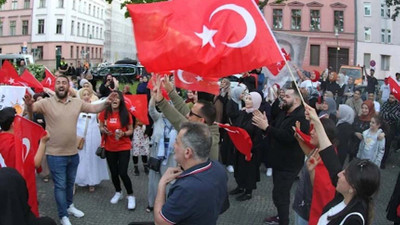Almanya’da Türk asıllı bakan, konvoylu kutlamalara tepki gösterdi