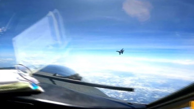 Havada tehlikeli gerginlik: Çin savaş uçağından ABD uçağına manevra 