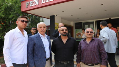 AKP’li belediye başkanı silahlı korumalarıyla sandıkları gezdi