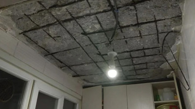 Tavan betonu döküldü: Midye kabukları ortaya çıktı