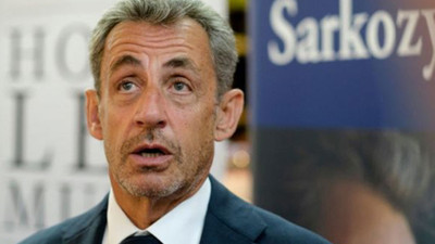 Eski Fransa Cumhurbaşkanı Sarkozy, yolsuzlukla yargılandığı davada hapis cezasına mahkum edildi