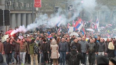 Sırbistan'da halk, muhalefetin çağrısıyla dördüncü kez hükümeti protesto etti