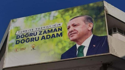 İzmir’de vergi dairesi binasına Erdoğan posteri asıldı