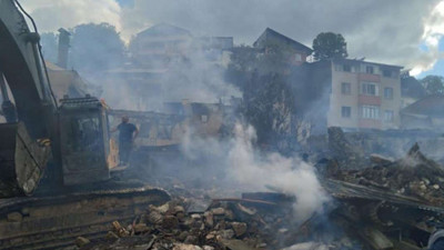 Erzurum'daki yangında 12 ev kullanılamaz hale geldi