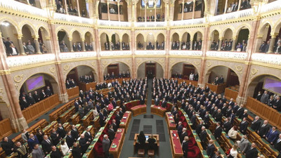 Macaristan, İsveç'in NATO üyeliği oylamasını sonbahara erteledi