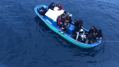 Ayvalık açıklarında Yunanistan unsurlarınca geri itilen 65 'düzensiz göçmen' kurtarıldı