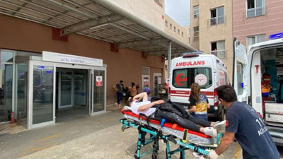 Otomobil öğrencilere çarptı: 2 yaralı