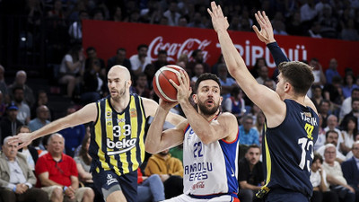 Türkiye Basketbol Süper Ligi'nde ilk finalist 'Anadolu Efes' oldu