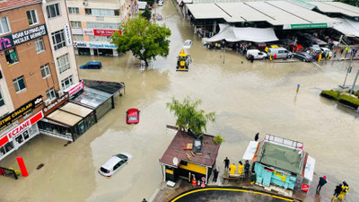 Ankara'da kuvvetli yağış sele dönüştü, Mansur Yavaş Ankaralıları uyardı