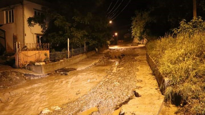 Burdur'da sağanak sele neden oldu: İş yerleri su altında kaldı