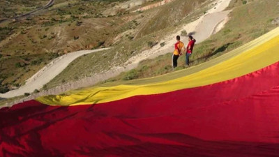 Galatasaray'ın şampiyonluk bayrağı ilçeye sığmadı: Tepenin adı değişti