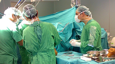 Kur fırladı: Hastanelerde malzeme sorunu ameliyatları erteletiyor, sektör alarm veriyor