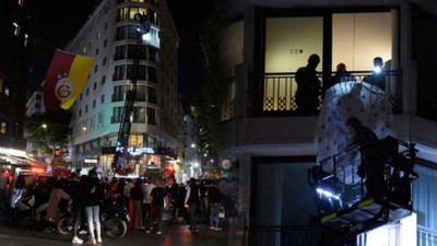 Taksim'de ABD'li turist boynuna ip geçirerek otelin balkonundan atladı