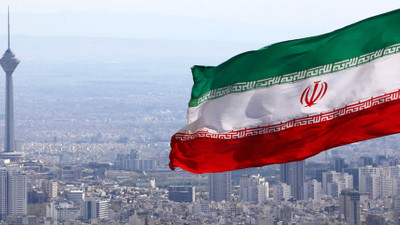 İran'da eğitim uçağı düştü: 2 ölü