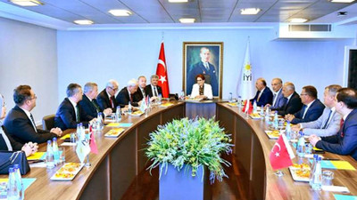 İYİ Parti Genel Başkanı Meral Akşener, partisinin belediye başkanlarıyla bir araya geldi