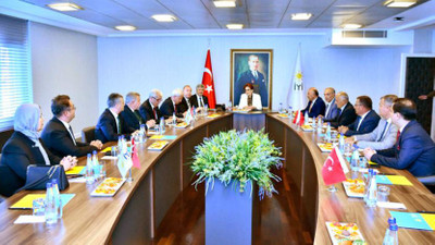 Meral Akşener, partisinin belediye başkanlarıyla buluştu