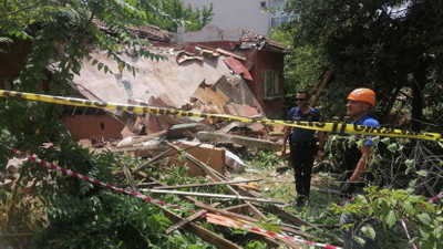 Kocaeli'de tavanı çöken evde bulunan 1'i çocuk 2 kişi yaşamını yitirdi