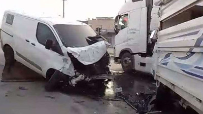Mersin'de 4 araç çarpıştı: 7 kişi yaralandı