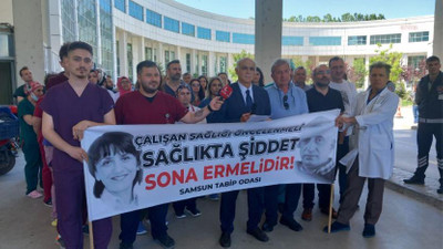 Samsun'da hekimler acil serviste görevli meslektaşlarının darp edilmesini protesto etti