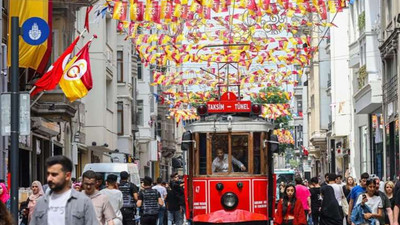 İstiklal Caddesi'ne Galatasaray bayrakları asıldı