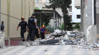 Kahramanmaraş'ta ağır hasarlı binadaki asansör düştü: Bir kişi öldü