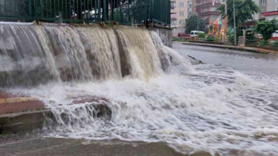 Samsun'da şiddetli yağış sel ve taşkınlara neden oldu: 3 ilçede okullar tatil edildi